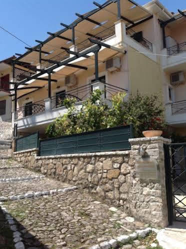 Yellow House Aparthotel Parga Exterior photo